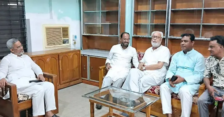 তারেক রহমানের পক্ষে সমবেদনা জানাতে কাদের সিদ্দিকীর বাসায় টুকু